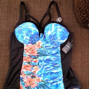 Torrid one piece 2 D/DD water floral print bathing suit NWT